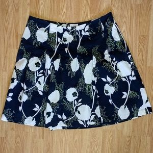 Gorgeous Talbots Woman Skirt Very Full Navy White